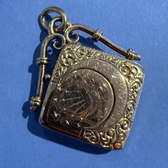 10k Gold Locket Celestial Moon and Stars 4.2g VINTAGE - Picture 16 of 17